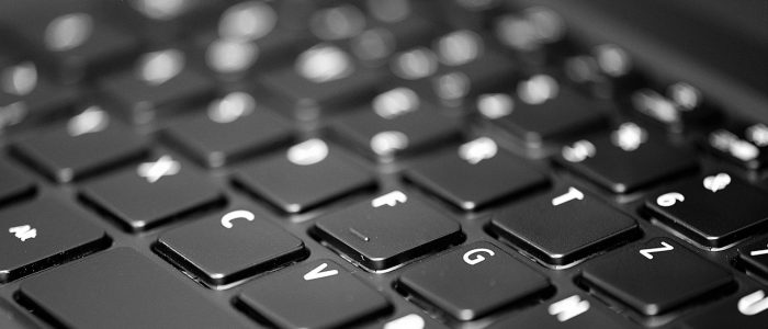 Sproščena komunikacija na Facebooku ne pomeni slovničnega in pravopisnega zmazka